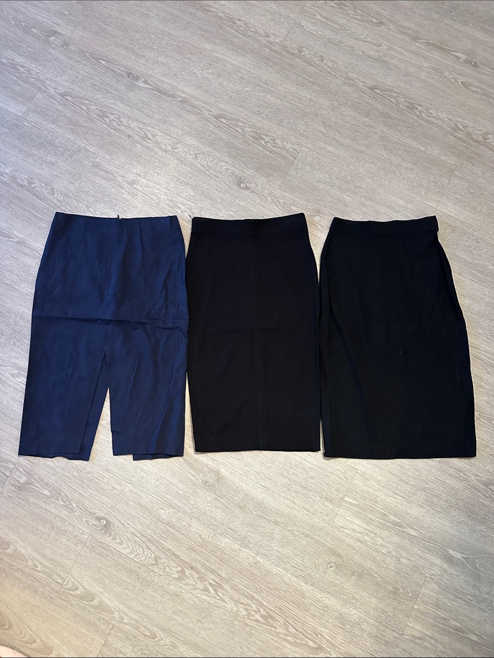 Aritzia Babaton & Wilfred Classic Pencil Skirt. Set of 3. Preowned.